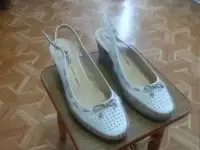 Босоножки летние белые кожаные продам