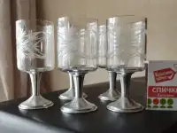 Хрустальные рюмки на ножке