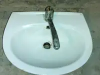 Продам умывальник БУ  2 шт
