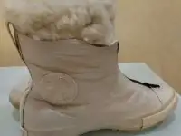 Продам женские зимние ботинки