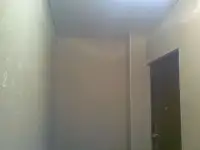 . Наклейка обоев