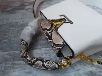 Женская сумка Louis Vuitton Capucines mini белая, фотография 2