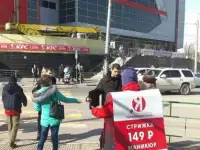 Лифлетинг раздача флаеров визиток буклетов, расклейка обьявлений итд