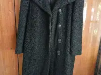 Продам шубу каракулевую