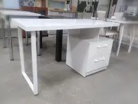 продам белый письменный стол