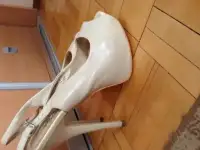 Кожаные босоножки.