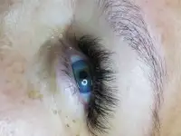 Начинающий мастер по наращиванию ресниц