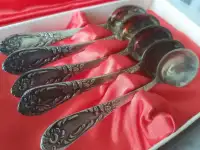 Шесть столовых ложек в отличном не пользованном состоянии  что видно на фото   На ручках рельефная инкрустация, фотография 3
