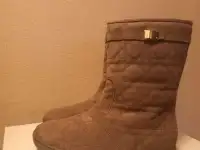 Продам новые зимние сапоги Cristian Dior