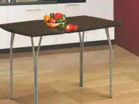 Стол обеденный на гнутых металлических опорах