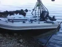 Продаю лодку ПВХ с мотором