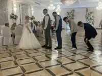 Ведущая и певица на праздник. Подарок-клип-песня про молодоженов!, фотография 3