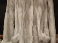 Продаётся женская шуба