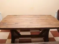 Стол из массива дерева