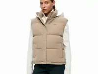 Женский стёганый жилет lacoste с капюшоном