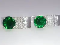 Серебряные серьги с зеленым фианитом