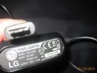 Зарядка sony-ericsson  cst-13  4.9v - 450 ma разъём выхода нестандартный используется в частности  как зарядка для пита, фотография 3