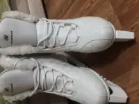 Продаю коньки новые женские nordway