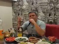 Солист с аппаратурой.