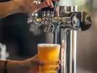 Продавец различного пива