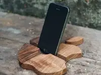Подставка под телефон Apple из дерева