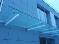 Козырьки металлические и стеклянные