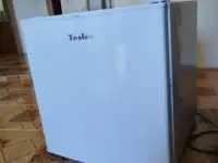 продам холодильник мини Tesler