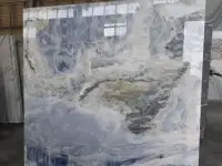 камень
