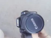 Canon 1000 D продаю фотоаппарат в идеальном состоянии,нет только нет карты памяти и документов зарядное устройство есть