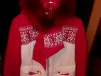 Продам куртки и шубу.