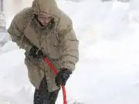 Разнорабочие на уборку снега