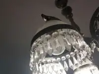 Люстра шикарная пять матовых плафонов с узором стекло, фотография 2