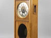 Старинные настенные часы Westminster glockenspiel в деревянном корпусе в стиле Модерн. 1900-е гг.