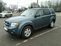 Автомобиль Ford Escape