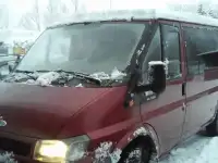 водитель на личном микроавтобусе
