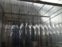 ПВХ завесы жалюзи на склад камеру дверной проем. Занавеса из пленки в фургон, фотография 4