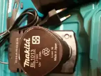 Шуруповерт-дрель makita DF330DWE