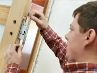 Установка межкомнатных дверей. Качество гарантирую