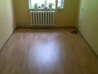 Наклейка обоев. Шпаклёвка. Укладка ламината, линолеума... Плинтуса.
