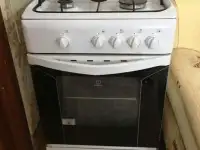 Газовая плита Индезит 50х50Х85см