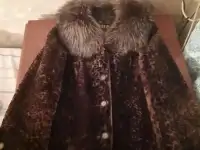 Полушубок из натурального меха.
