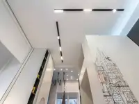 Установка натяжных потолков в квартиру в Омске