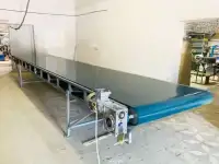Горизонтальный ленточный конвейер для широких и тяжелых грузов.