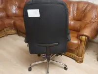 Продаю новое компьютерное кресло с функцией вибромассажа, фотография 5