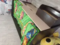 Продать кровать детскую