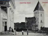 Старинная видовая открытка: Открытое письмо  «Довмонтова башня. Псковъ». Акц. Об-во Гранбергъ. Стокгольмъ. Конец XIX в.