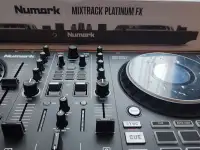 DJ контроллер Numark Mixtrack Platinum FX