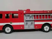 Игрушка/модель пожарная машина Amtrican LaFrance