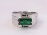 Серебряный перстень с зеленым цирконием