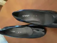 Продам обувь женскую новую